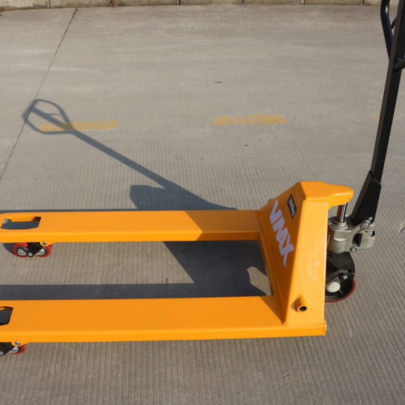 Manual pallet truck