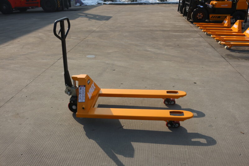 Manual pallet truck