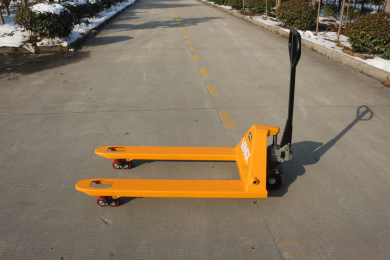 Manual pallet truck