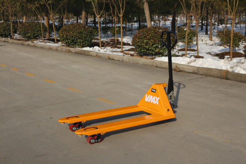 Manual pallet truck