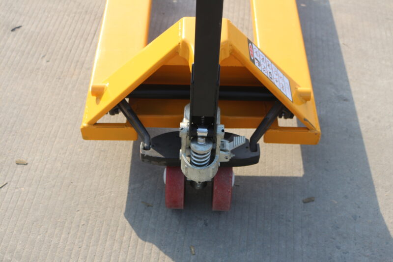 Manual pallet truck