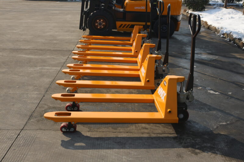 Manual pallet truck