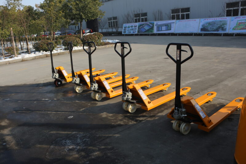 Manual pallet truck