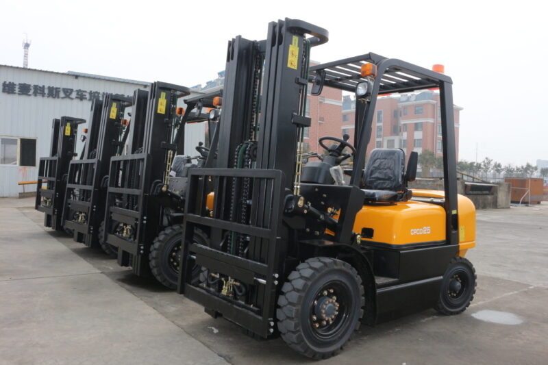 Fork with counterweight