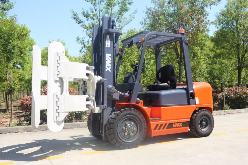 Cascading paper roll clamp