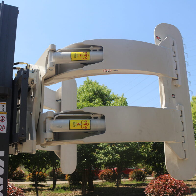 Cascading paper roll clamp