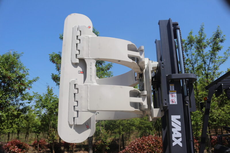 Cascading paper roll clamp